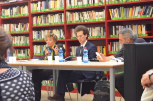 Dacia Maraini, Eugenio Murrali ed Antonio Trimarco nella biblioteca Renato Nicoli